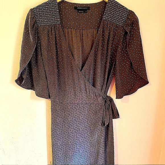 BCBGMaxAzria Dresses & Skirts - Bcbg brown 100% silk wrap dress size Medium